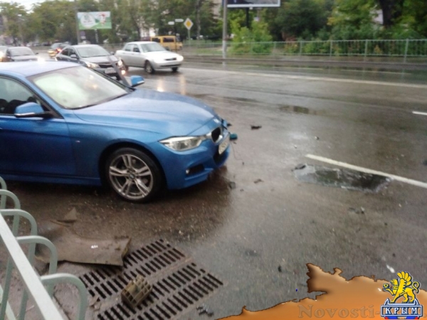 В Симферополе водитель иномарки разбил машину на 300 тысяч и улетел в кювет (ФОТО) - «Симферополь»