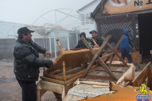 На Ай-Петри добровольно-принудительно снесут 43 строения (ФОТО) - «Симферополь» На Ай-Петри добровольно-принудительно снесут 43 строения (ФОТО) - «Симферополь»