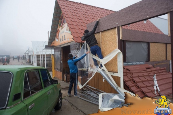 На Ай-Петри добровольно-принудительно снесут 43 строения (ФОТО) - «Симферополь» На Ай-Петри добровольно-принудительно снесут 43 строения (ФОТО) - «Симферополь»