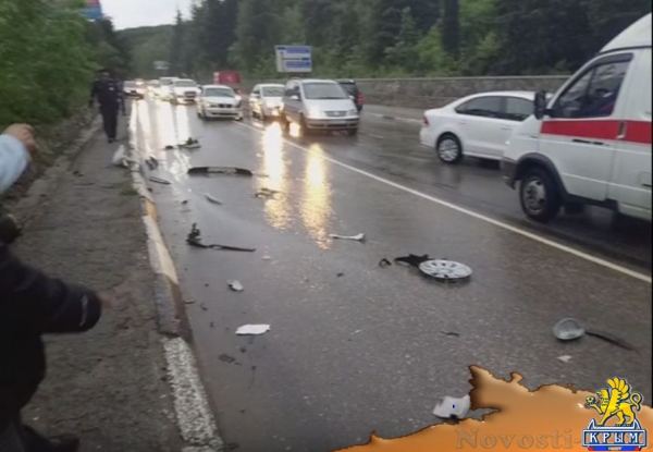 Сегодня на крымских трассах в ДТП попала свадебная машина, а мотоцикл "влетел" под грузовик (ФОТО) - «Симферополь» Сегодня на крымских трассах в ДТП попала свадебная машина, а мотоцикл "влетел" под грузовик (ФОТО) - «Симферополь»