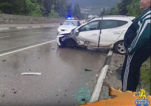 Сегодня на крымских трассах в ДТП попала свадебная машина, а мотоцикл "влетел" под грузовик (ФОТО) - «Симферополь» Сегодня на крымских трассах в ДТП попала свадебная машина, а мотоцикл "влетел" под грузовик (ФОТО) - «Симферополь»