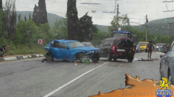 Сегодня на крымских трассах в ДТП попала свадебная машина, а мотоцикл "влетел" под грузовик (ФОТО) - «Симферополь» Сегодня на крымских трассах в ДТП попала свадебная машина, а мотоцикл "влетел" под грузовик (ФОТО) - «Симферополь»