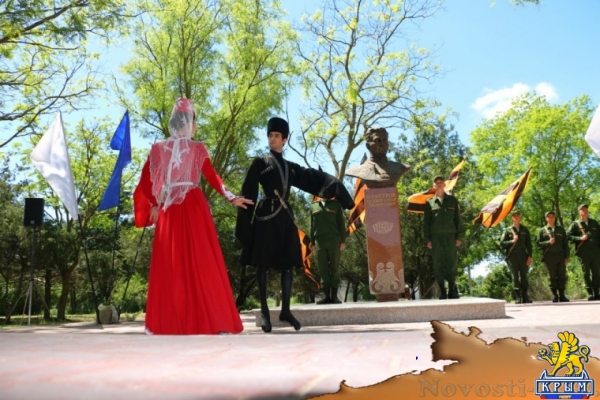 В Аджимушкае открыли памятник разведчику Мамсурову - «Керчь»