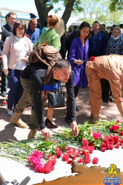 В Аджимушкае открыли памятник разведчику Мамсурову - «Керчь»