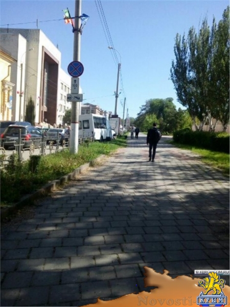 В Керчи маршрутка врезалась в билборд - «Керчь»