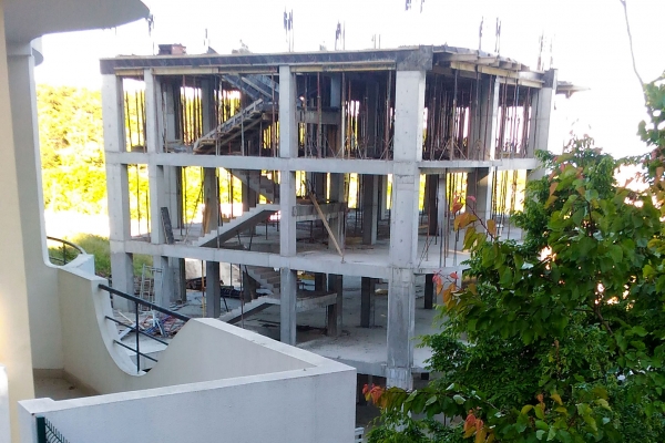 Ялтинский ЖСК незаконно возводит 5-этажку вместо частного домовладения — Александр Спиридонов - «Госкомрегистр»