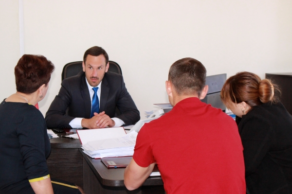 Специалисты Госкомрегистра продолжают оказывать содействие сельхозтоваропроизводителям в оформлении земельных участков - «Госкомрегистр»