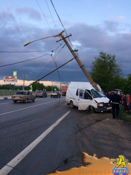 ДТП в Симферополе: упавший столб раздавил микроавтобус (ФОТО, ВИДЕО, подробности) - «Симферополь»