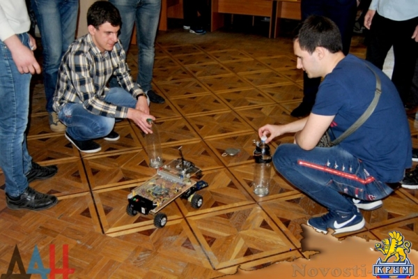 Донецкие студенты изобрели миниатюрного робота-сапера (ФОТО) - «Общество Крыма»