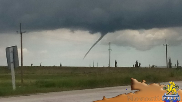 Смерч прошелся по Коктебелю (ФОТО) - «Политика Крыма» Смерч прошелся по Коктебелю (ФОТО) - «Политика Крыма»
