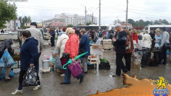 Полсотни «инвесторов» тестируют очищенную от самостроев площадку перед рынком в Симферополе (ФОТО, ВИДЕО) - «Политика Крыма» Полсотни «инвесторов» тестируют очищенную от самостроев площадку перед рынком в Симферополе (ФОТО, ВИДЕО) - «Политика Крыма»
