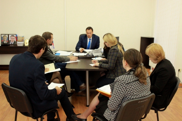 Зампредседателя Госкомрегистра возглавил межведомственную рабочую группу для формирования базы данных объектов налогообложения по земельному налогу - «Госкомрегистр»