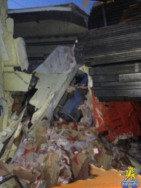 В ДТП под Керчью сильно помяло фуру с окорочками - «Керчь» В ДТП под Керчью сильно помяло фуру с окорочками - «Керчь»