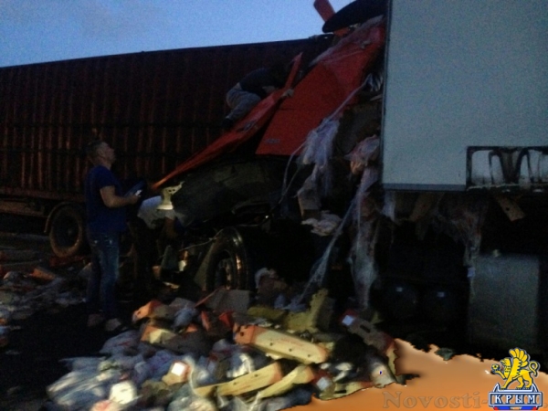 В ДТП под Керчью сильно помяло фуру с окорочками - «Керчь» В ДТП под Керчью сильно помяло фуру с окорочками - «Керчь»