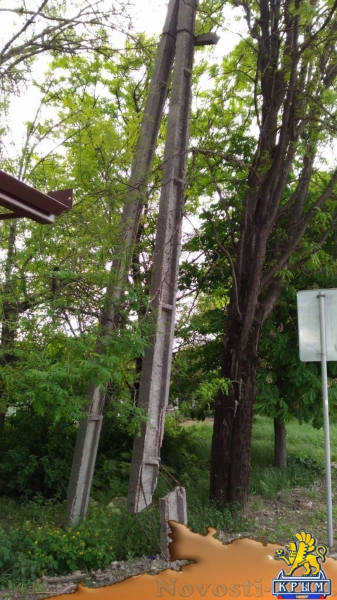 В Симферополе столб может упасть на головы горожан - «Новости Крыма»