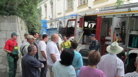 Спасатели проводят тренировки с персоналом на объектах с круглосуточным пребыванием людей - «МЧС» Спасатели проводят тренировки с персоналом на объектах с круглосуточным пребыванием людей - «МЧС»