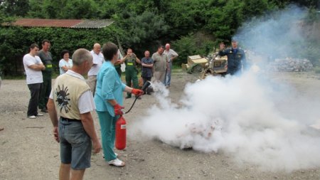 Спасатели проводят тренировки с персоналом на объектах с круглосуточным пребыванием людей - «МЧС» Спасатели проводят тренировки с персоналом на объектах с круглосуточным пребыванием людей - «МЧС»