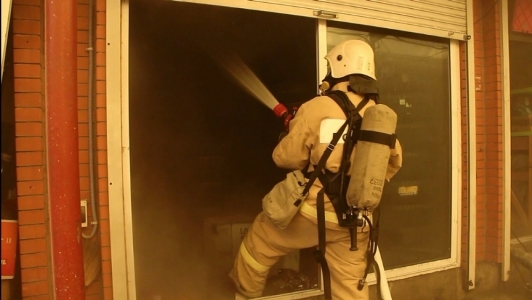 Крымские спасатели ликвидировали пожар в г. Симферополь - «МЧС» Крымские спасатели ликвидировали пожар в г. Симферополь - «МЧС»