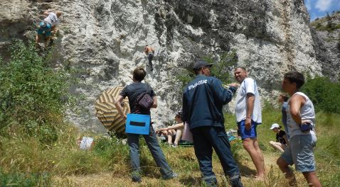 В выходные дни места с массовым посещением туристов в горно – лесной зоне находились под бдительным контролем спасателей - «МЧС» В выходные дни места с массовым посещением туристов в горно – лесной зоне находились под бдительным контролем спасателей - «МЧС»