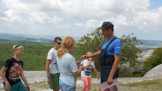 В выходные дни места с массовым посещением туристов в горно – лесной зоне находились под бдительным контролем спасателей - «МЧС» В выходные дни места с массовым посещением туристов в горно – лесной зоне находились под бдительным контролем спасателей - «МЧС»