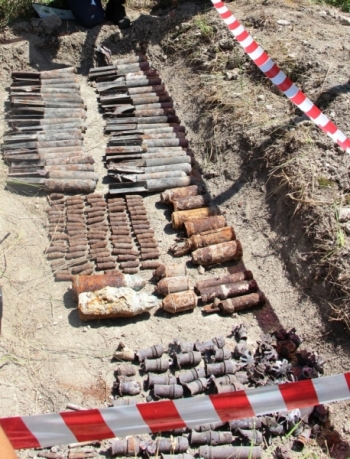 Пиротехники Центра «Лидер» проводят разминирование Крепости Керчь - «МЧС»