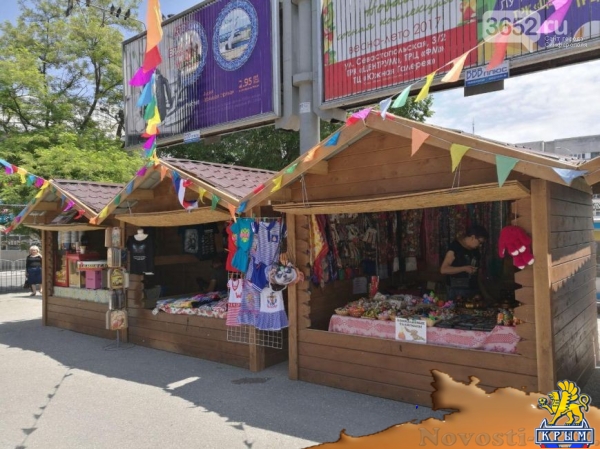 Симферопольцы разочарованы: в центре города торгуют вещами и дорогим мёдом (ФОТОФАКТ) - «Симферополь»