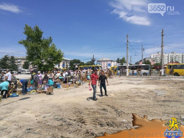 В Симферополе "стихийщики" продолжают торговать на руинах у Центрального рынка (ФОТОФАКТ) - «Симферополь»