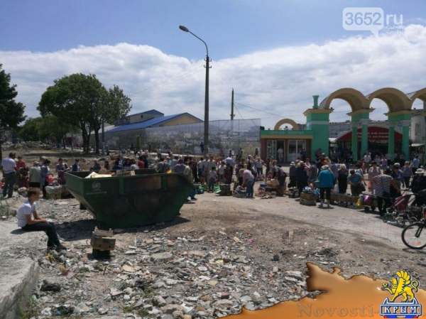 В Симферополе "стихийщики" продолжают торговать на руинах у Центрального рынка (ФОТОФАКТ) - «Симферополь»
