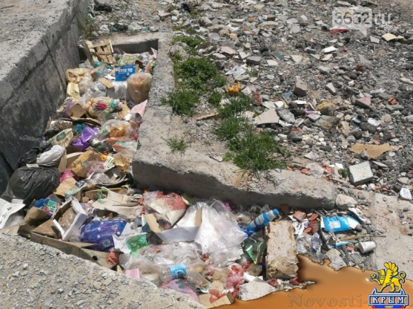 В Симферополе "стихийщики" продолжают торговать на руинах у Центрального рынка (ФОТОФАКТ) - «Симферополь»