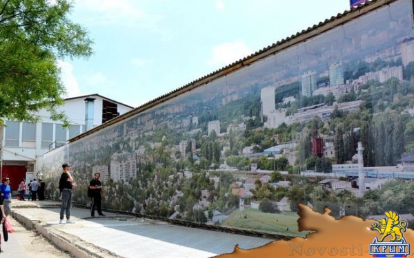 На Центральном рынке появился огромный баннер с видом Симферополя (ФОТОФАКТ) - «Симферополь»