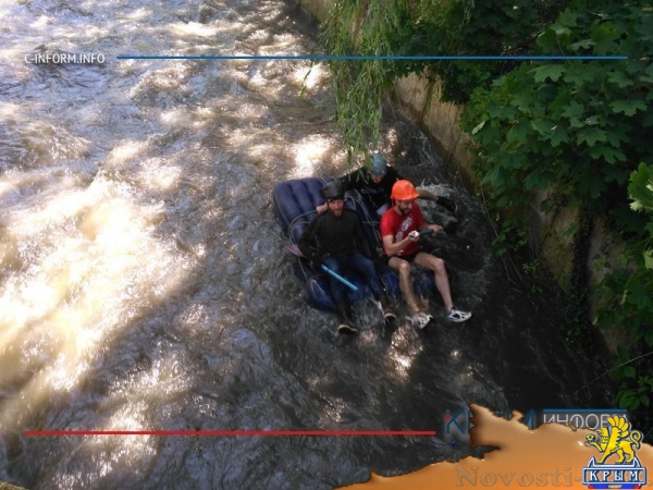 Симферополь возродил традицию сплава на каяках и матрасах по Салгиру в День города (ФОТО) - «Экономика Крыма»
