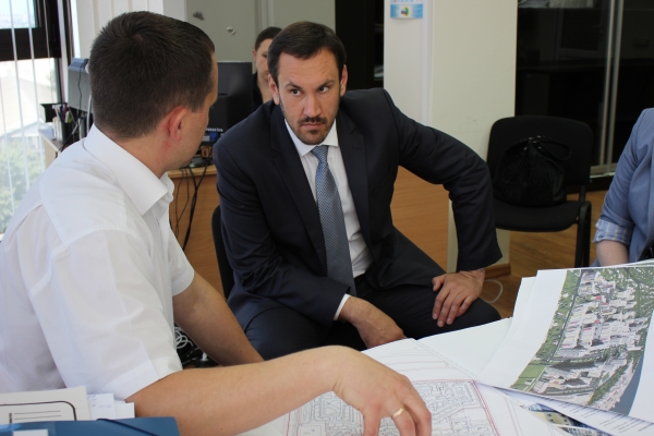 Специалисты Госкомрегистра продолжают оказывать содействие в оформлении недвижимости проекта «Город Мира» в Симферополе - «Госкомрегистр»