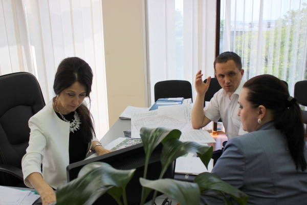 Специалисты Госкомрегистра продолжают оказывать содействие в оформлении недвижимости проекта «Город Мира» в Симферополе - «Госкомрегистр»