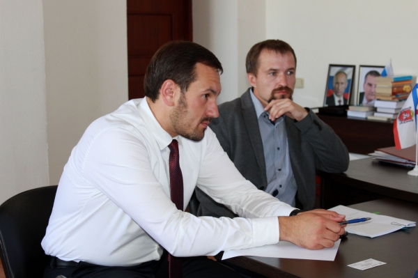 Специалисты Госкомрегистра оказывают содействие Крымскому содовому заводу в оформлении почти 4800 га земли - «Госкомрегистр»