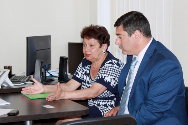 Специалисты Госкомрегистра оказывают содействие Крымскому содовому заводу в оформлении почти 4800 га земли - «Госкомрегистр»