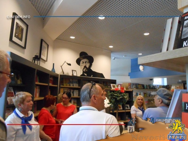 Петербург подарил Симферополю модное кафе с книгами (ФОТО, ВИДЕО) - «Общество Крыма»
