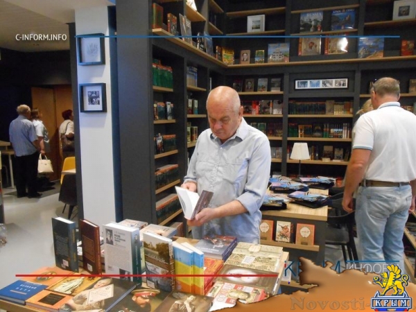 Петербург подарил Симферополю модное кафе с книгами (ФОТО, ВИДЕО) - «Общество Крыма»