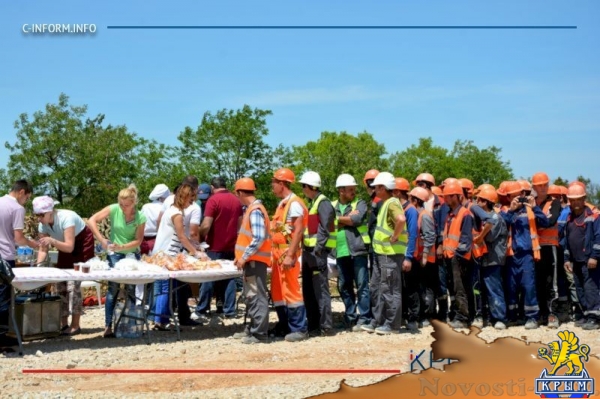 Строители нового аэровокзального комплекса весело провели время с детьми Симферополя в честь Дня города (ФОТО, ВИДЕО) - «Общество Крыма» Строители нового аэровокзального комплекса весело провели время с детьми Симферополя в честь Дня города (ФОТО, ВИДЕО) - «Общество Крыма»