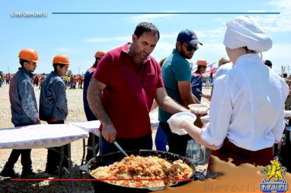Строители нового аэровокзального комплекса весело провели время с детьми Симферополя в честь Дня города (ФОТО, ВИДЕО) - «Общество Крыма» Строители нового аэровокзального комплекса весело провели время с детьми Симферополя в честь Дня города (ФОТО, ВИДЕО) - «Общество Крыма»
