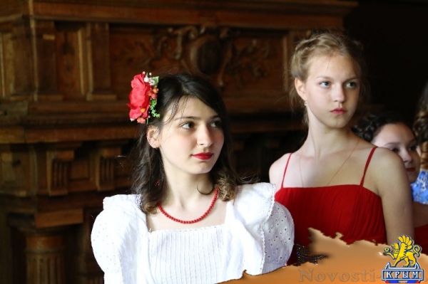 В ЛНР в дворянской усадьбе Мсциховского провели молодежный бал (ФОТО) - «Общество Крыма»