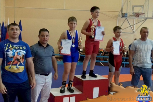 Призёры республиканского турнира по греко-римской борьбе для самых юных определены в Красногвардейском (ФОТО) - «Культура Крыма»