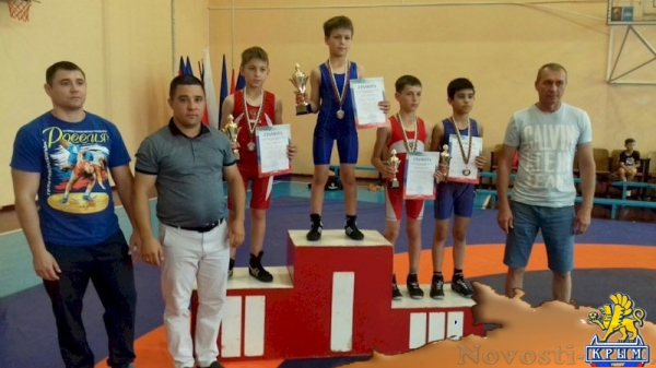 Призёры республиканского турнира по греко-римской борьбе для самых юных определены в Красногвардейском (ФОТО) - «Культура Крыма»