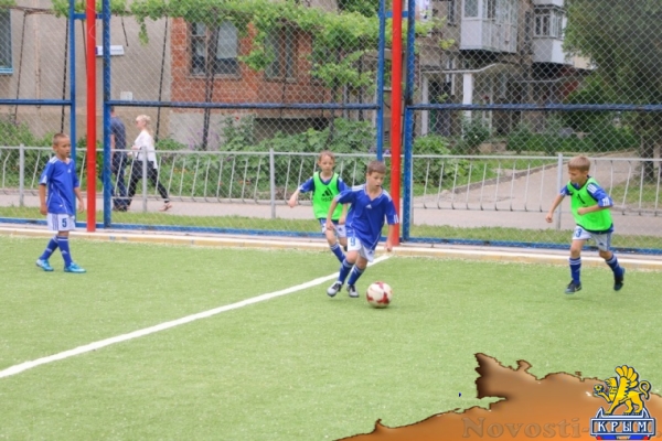 В Керчи открыли поле для мини-футбола - «Керчь»