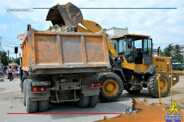 Власти Симферополя возобновили зачистку площади перед Центральным рынком (ФОТО) - «Политика Крыма»