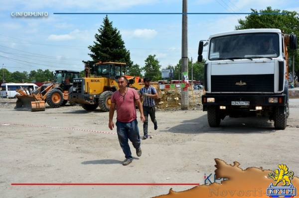 Власти Симферополя возобновили зачистку площади перед Центральным рынком (ФОТО) - «Политика Крыма»