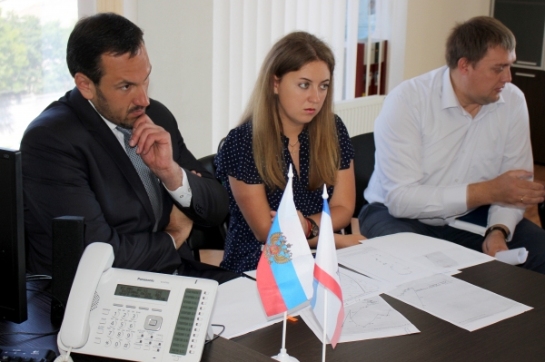 Руководство Госкомрегистра берет на особый контроль рассмотрение заявления на регистрацию земельного участка под стадионом в Феодосии - «Госкомрегистр»