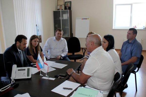 Руководство Госкомрегистра берет на особый контроль рассмотрение заявления на регистрацию земельного участка под стадионом в Феодосии - «Госкомрегистр»