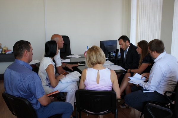 Руководство Госкомрегистра берет на особый контроль рассмотрение заявления на регистрацию земельного участка под стадионом в Феодосии - «Госкомрегистр»