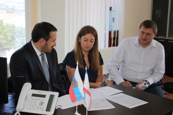 Руководство Госкомрегистра берет на особый контроль рассмотрение заявления на регистрацию земельного участка под стадионом в Феодосии - «Госкомрегистр»