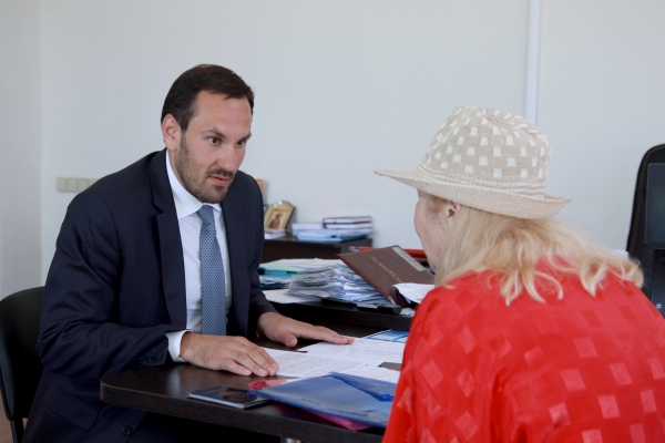 Консультирование граждан по комплексным вопросам — неотъемлемая часть работы Госкомрегистра — Александр Спиридонов - «Госкомрегистр»